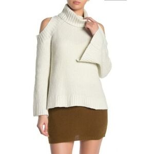 J.o.a Cold Shoulder Turtleneck Sweater sz. XS
